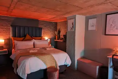 Image de 2 Minutes Away From The Maboneng Precinct