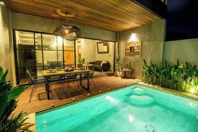Image de Casaluna Townhouse 2 - Canggu industrial-tropical townhouse