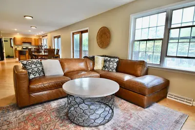 Image de Spacious, comfortable home, close to Killington and Pico. Sleeps 8.