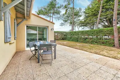 Image de 600m plage- Grande maison et son jardin pour 8