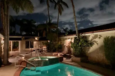 Image de A Quiet Oasis 3 Blocks from the Beach - 3 Bdr in Long Beach w Pool and Hot Tub
