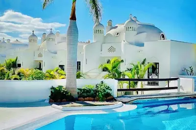 OceanView Bliss- Heated Pool, A/C, Beach