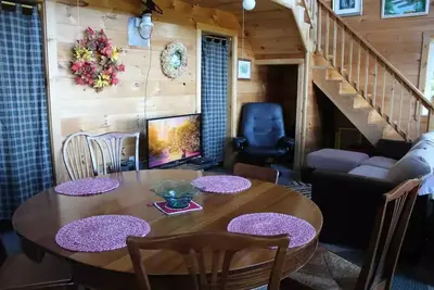 Image de Mountain side cabin views of sunsets every day nearest neighbor is a mile away