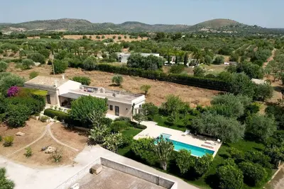 Stunning estate with pool luxury country retreat
