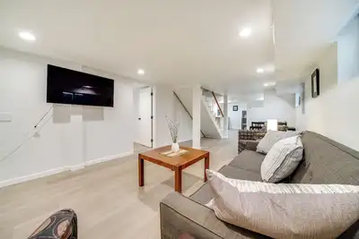 7 Mi to Dtwn Seattle: Spacious Guest Suite