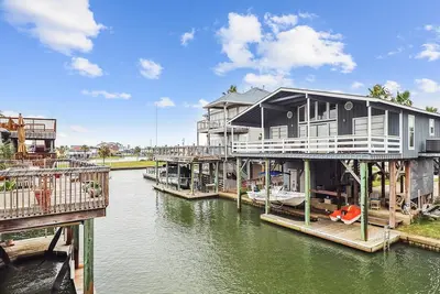 Image de Peggy's Hideaway | Canal-Front + Kayaks & Outdoor Shower!