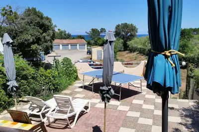 Image de Mini Villa avec grande cour, accès direct mer 150 m, garage fermé, parking, Wifi