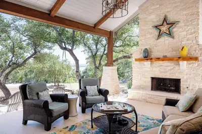 Image de Outdoor Sanctuary/Lake View/Hot tub & Game Room!