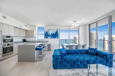 Image de ★★★★★ Millionaire Apt Hyde Beach. 2bd/2ba Direct Ocean View! Steps To Ocean!