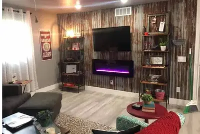 Image de Barn on the Hill is a Dickson Street Dream