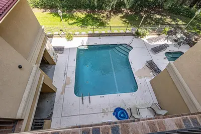 Image de Ocean views and just steps to the beach and community pool.