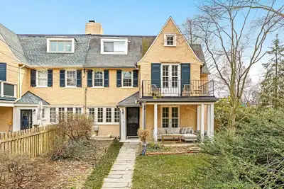 Image de Historic Haimish House of Chestnut Hill