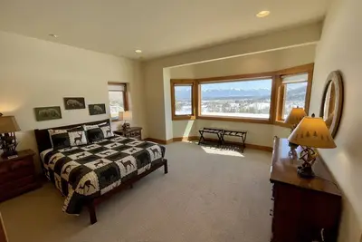 Image de Stunnding Views in Every Room! 3 Full Bathrooms!
