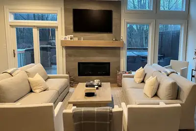 Image de Newly renovated townhome w/hotub, access to tennis and the beach