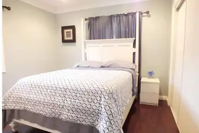 Image de 2 Queen Bed Suites 50\" Tv