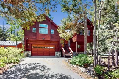 Image de Tahoma Gem: Family fun! Walk to Lake, Steam Shower, Jacuzzi