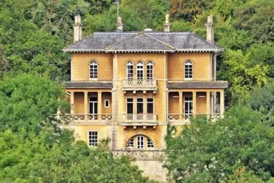 Image de Historic Georgian villa, 7 spacious bedrooms, tennis court and minutes from Bath