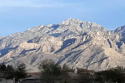 Image de Serenity in the “Valley of Gold” / Glorious Mountain Views / Snowbirds Friendly.