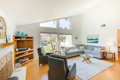 Image de Lakefront Grover Beach Home ~ Walk to Ocean!