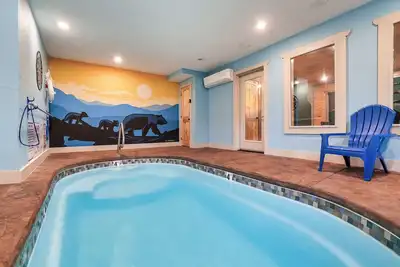 Image de Luxury Indoor Pool Cabin Near Gatlinburg - Hot Tub, Game Room & Fire Pit
