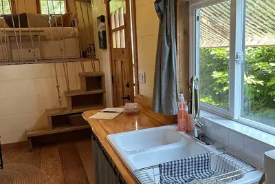 Image de Tiny home on gourmet mushroom farm just minutes outside of Gibsons.