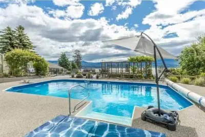 Image de Great lake view villa with pool