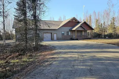 Image de Spacious Home Between the Rivers