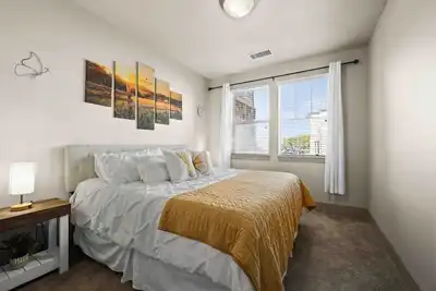 Image de 207 Butterfly Bungalow with Laundry, Pool, Gym & Garage