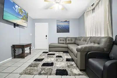 Image de Gorgeous and fenced 3bed/2bth Near Sarasota