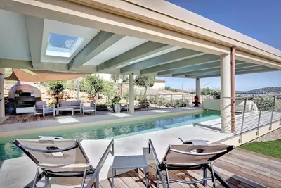 Image de Villa avec piscine Bord de mer à 5 min, magnifiques plages près de Saint Tropez