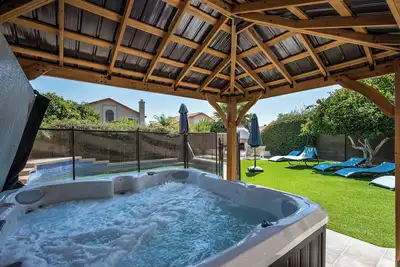 Image de Reel fun! Centrally Located w/ Movie Room, Pool & Hot Tub