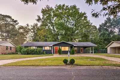 Image de Cheerful 3 Br 1. 5 Ba Home in Great Neighborhood! Recently Renovated!