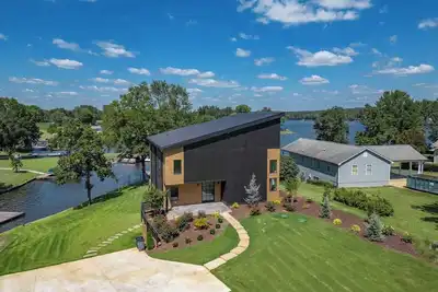 Image de Lake Front Modern Mansion on Lake Oconee