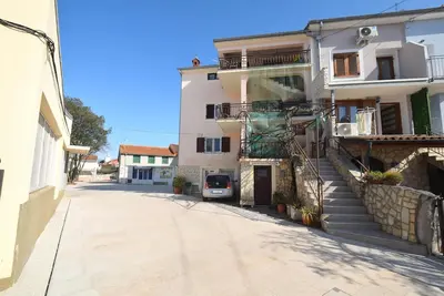 Image de Appartement de deux chambres avec la terrasse et la vue sur le mer Njivice, Krk (A-20905-a)