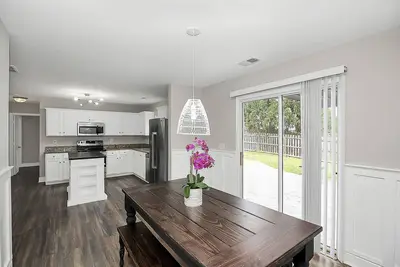 Image de Simple. Clean. Rustic. Luxury.