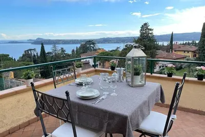 Image de Apartment with beautiful lake view