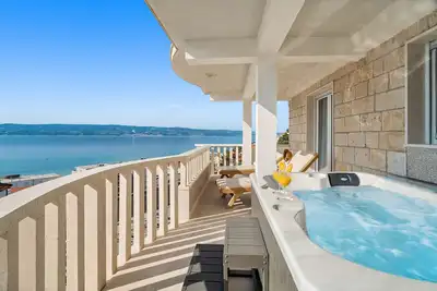 Image de Luxury 3 bedrooms apartment with jacuzzi and amazing sea view