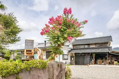 Image de Old private house with pickup Old private house / Ebino Miyazaki