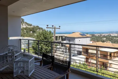 Appartement 'Lefkadia's Bayview 1' avec vue sur la mer, Wi-Fi et climatisation