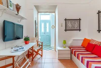 Image de Maison de vacances 'Apano Vrysi Tinos 4' avec terrasse partagée, Wi-Fi et climatisation