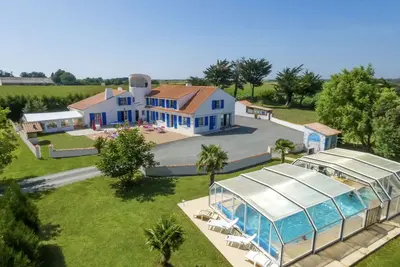 Image de Gîte de groupe, 40 couchages et salle de réception, charme, calme, proche plages