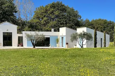 Image de Maison au calme absolu sur 1, 7h avec grande piscine proche ville