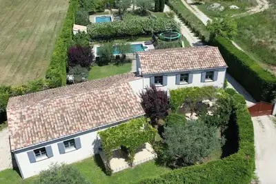 Image de Maison 12 personnes en Provence dans domaine avec piscine privée et chauffée