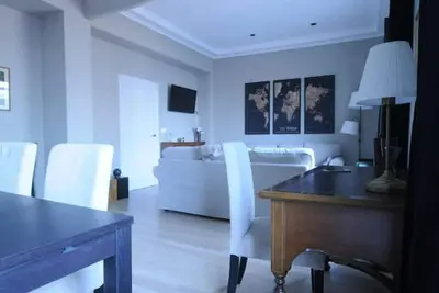 Impressive apartment: 170 m2, Historic center 4 minutes from the port and the beach