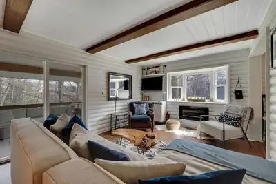 Image de Summer Promo! | Dog Friendly | 2. 5 miles to Downtown Ej| 7 miles to Bc