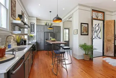 Image de Amazing Restored Victorian Home | Patio