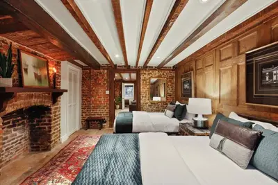 Image de Historic 1800s Restoration | Downtown Savannah