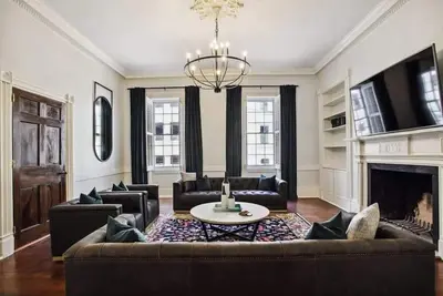 Image de Savannah Historic Home | Sleeps 20, Near Downtown