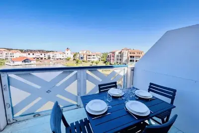 Image de Appartement atypique, 4/5 personnes, vue lac, accès gratuit parc aquatique