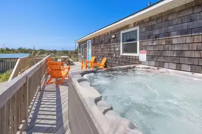 Image de Summer Savings- Soundside Dog Friendly Home w Hot Tub, Screened Porch, Smart TVs